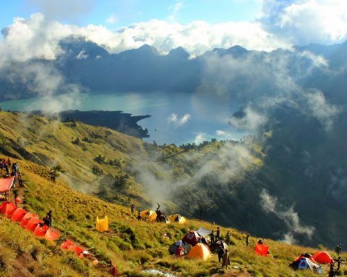 Hiking Gunung Rinjani